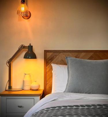 Crockerton Hotel | The Bath Arms Shearwater