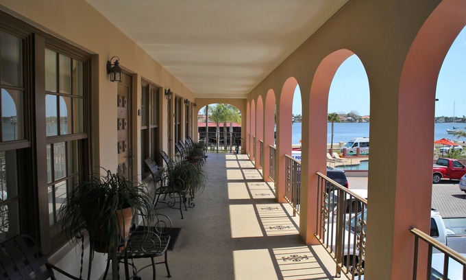 Old Town Hotel | The Bayfront Inn