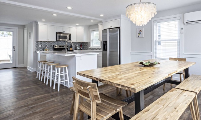 Northeast Virginia Beach Casa | The Beach Cottage - Walk to Beach, Boardwalk and Restaurants!
