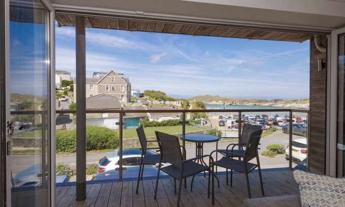Porth Apartamento | The Beach House & Porth Sands Apartments