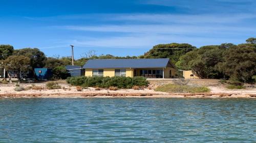 Lake Wangary Casa | The Beach House - Spectacular Location - Privacy - Right On The Beach
