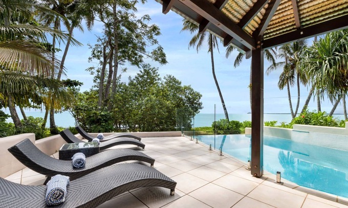 Newell Apartamento | The Beach Villa on Newell Beach n A romantic getaway in the tropics.