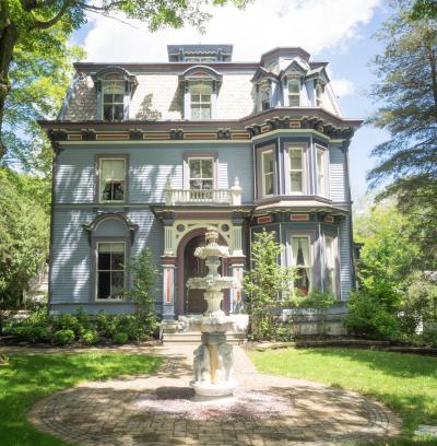 East Hampton Cama Y Desayuno | The Bevin House B&B