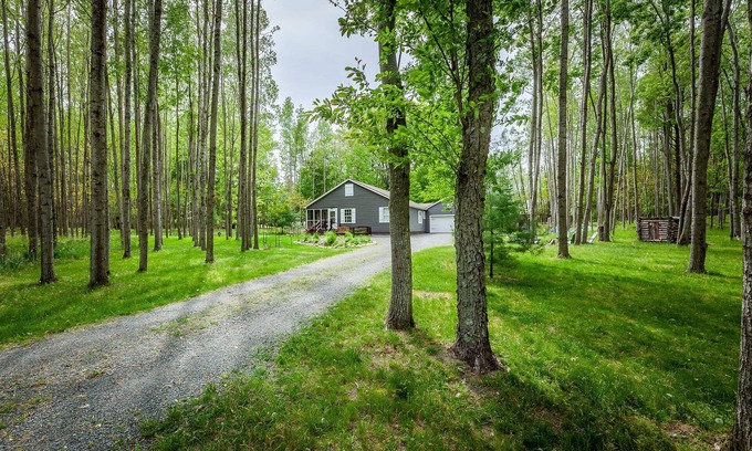 Pentwater Casa | The Birchwood Escape - Entire Vacation Home close to the lake and dunes