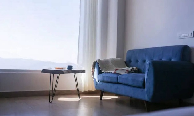 Barog Casa | The Blue Door - Luxurious home with a Sunset View