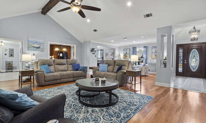 Gulf Hills Casa | The Blue Heron - close to beach & downtown Ocean Springs! Hot tub, kayaks, dock