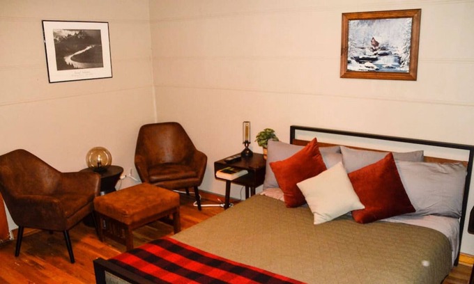 Drake Casa | The Blue Spruce Suite (Unit 4) at Field Guide Rocky Mountain
