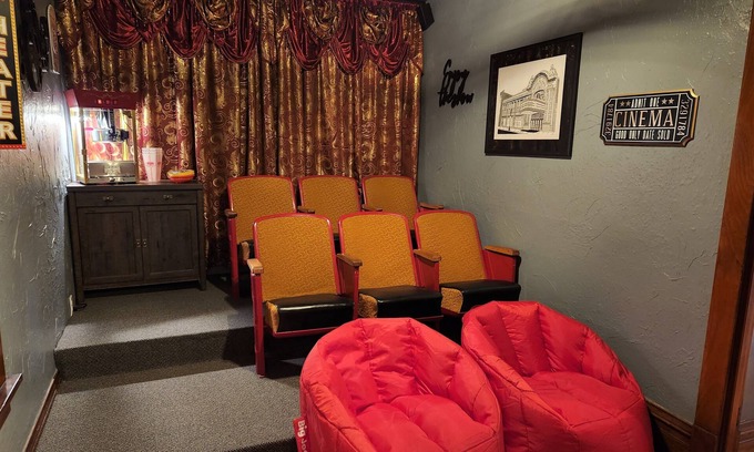 Baraboo Casa | The Bluebell Manor - Home theater- Walk to Downtown