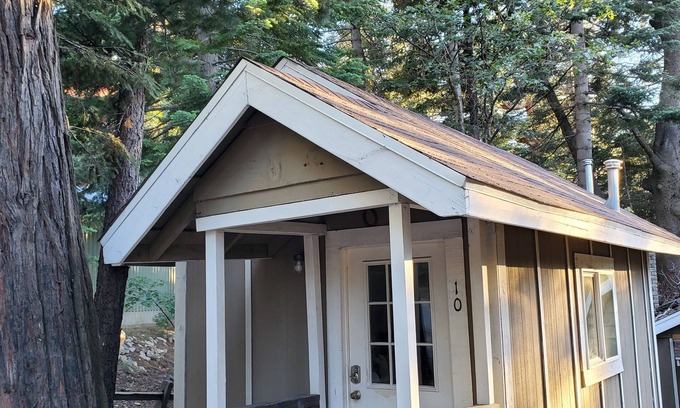 Twin Peaks Cabina | The Bluebird Cabin at The Twin Peaks Lodge