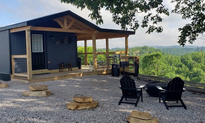 Frenchburg Cabina | The Bluff on Amos with Amazing views and Hot Tub