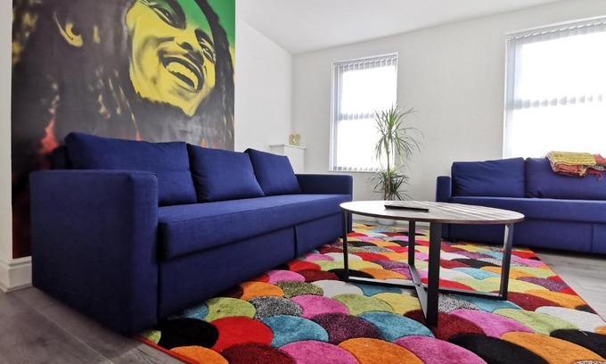 Liverpool Apartamento | The Bob Marley 'One Love' Liverpool Apartment, Positive vibes, Wifi Netflix