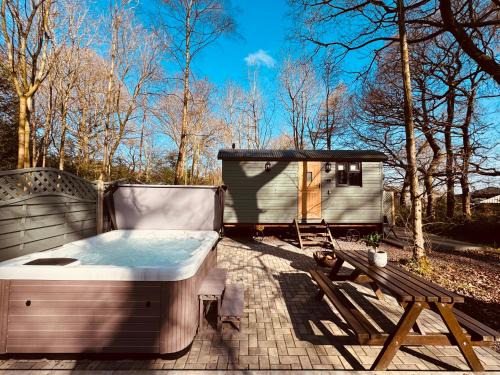 Rowlands Gill Otro | The Bodos Hut