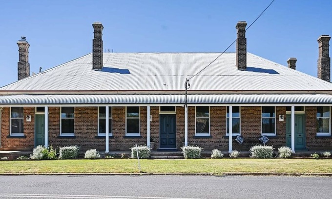 Borenore Casa | The Borenore Inn | Historic Charm, Entertainer