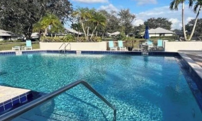 Palm Beach Gardens Cabaña | “The Bougie Bungalow” PGA National Club Cottage, newly renovated, new on market