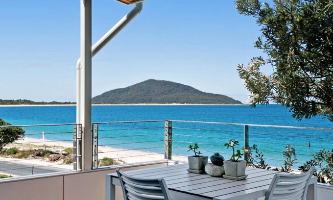 Hawks Nest Casa | The Boulevarde at its best