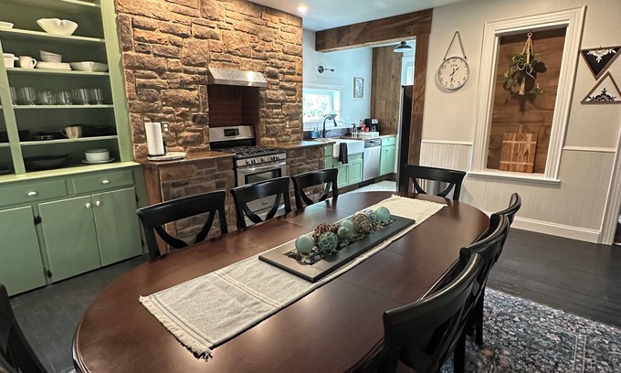 New Oxford Casa | The Brick house on Lincoln-Walk to Shops, 15 Min to Gettysburg