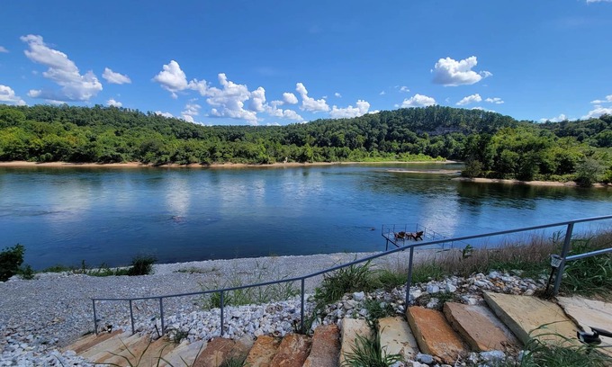 Calico Rock Casa | The Brown - Cabin 1 - Amazing White River frontage views!