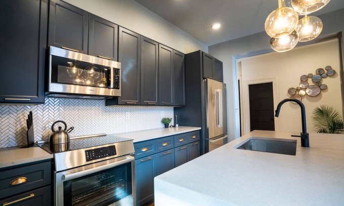 Olde Towne East Casa | The Buckeye Retreat Mansion