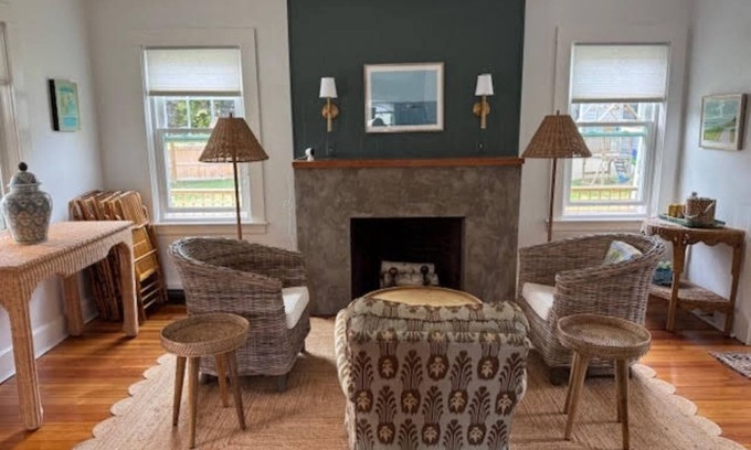 Dartmouth Casa | The Bungalow! Charming 2-bedroom house in South Dartmouth with AC