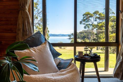 Lunawanna Casa | The Cabin By the Sea - Cosy Waterfront Getaway