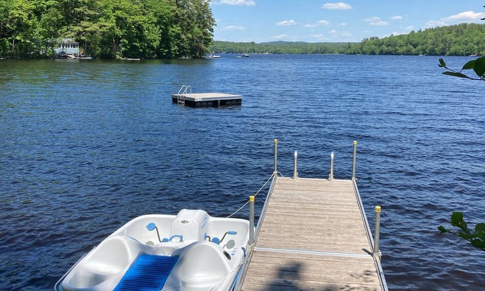 Harrison Casa | "THE CALLING LOON". A sunny 5 bedroom, 2 bath house on Crystal Lake! Sleeps 9.