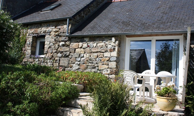 Dirinon Casa | La calma del campo cerca del mar.