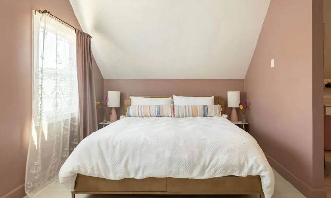 Petaluma Apartamento | The Carriage Loft on 7th Street