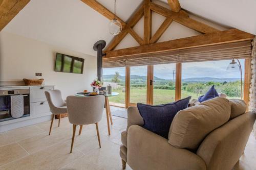Tytherington Casa | The Cart Shed - romantic hideaway with a view!