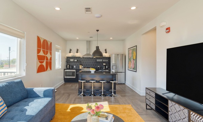 Five Points Casa | The Carter Buyout - 2 Units by AvantStay | Group Stays, Sleeps 24