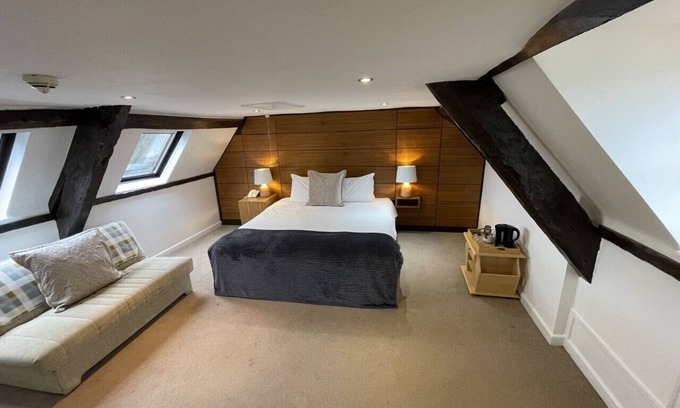 Llandovery Hotel | The Castle Hotel