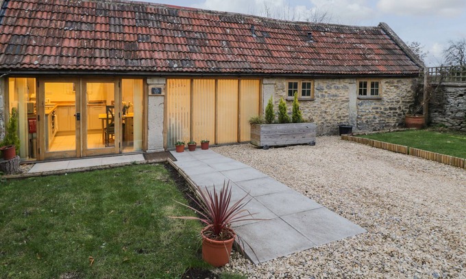 Biddestone Cabaña | THE CATTLE BYRE, romantic, character holiday cottage in Corsham