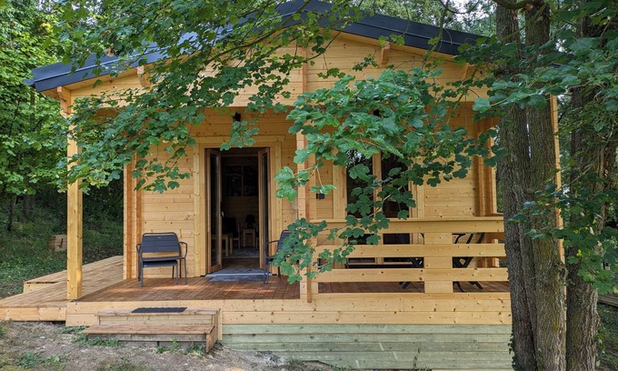 Guerville Chalet De Esquí | The Chalet Du Bois: Cozy comfort for 2 between garden and woodland
