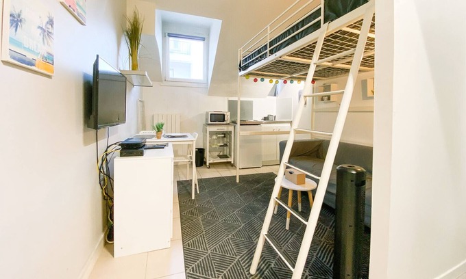 Secteur 2 Apartamento | Studio Top Floor❤️Tram A / C, centro de la ciudad # B2