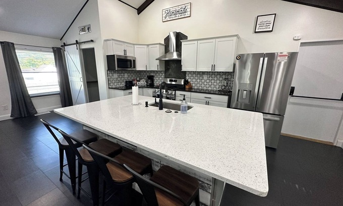 Ashtabula Casa | The Chapel- Beaches, GOTL, Historic Harbor