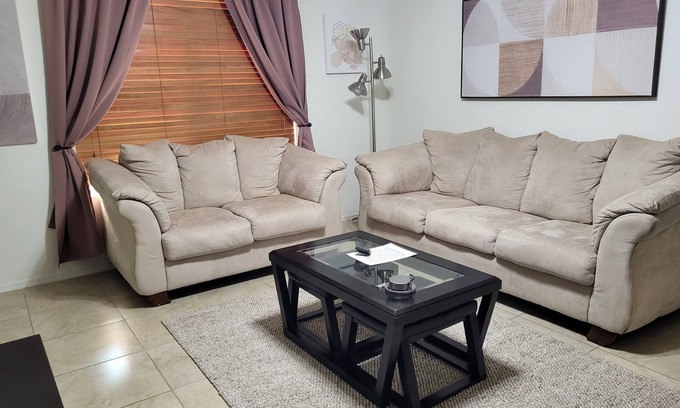 Sahuarita Casa | The Chase House, cerca de tiendas y restaurantes en el área de Sahuarita / Green Valley.