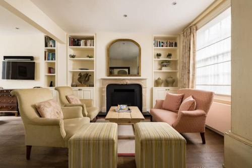 Brompton & Hans Town Casa | The Chelsea Abode - 4BDR Home with Terrace
