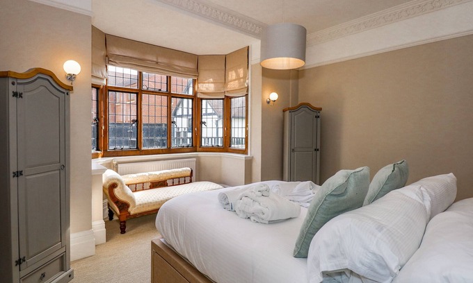 Peterborough Cabaña | The Chestnuts