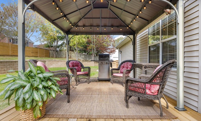 Thompson's Station Casa | The Clever Mule is a charming 3-bedroom house in Thompson's Station with yard.