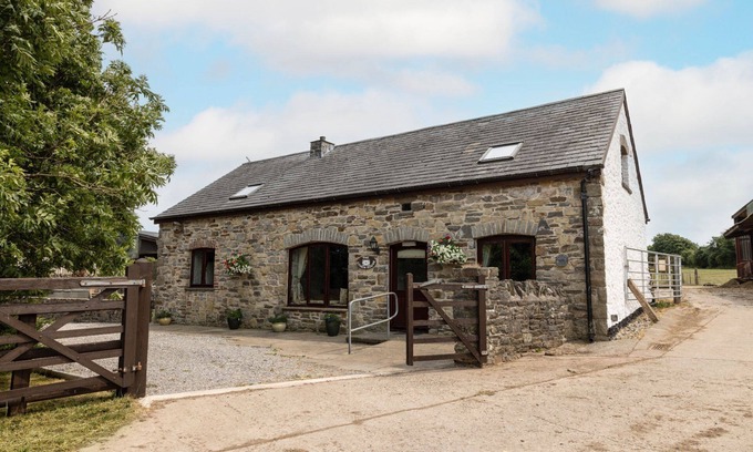 Pyle Apartamento | The Coach House 4 bed, 4 bathroom cottage