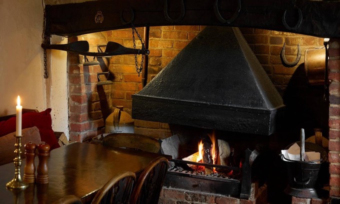 Ebbesborne Wake Hotel | The Compasses Inn