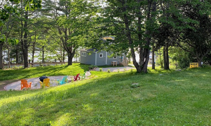 Martins River Cabaña | The Cooperage: Renovated historic cottage on river