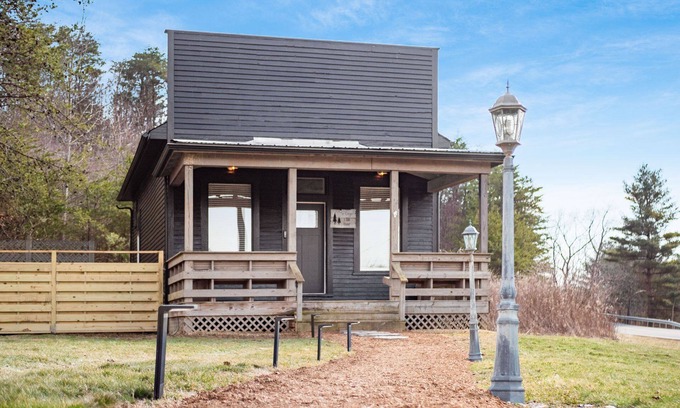New Plymouth Cabina | The Copper & Oak House + Pickleball l Hot Tub
