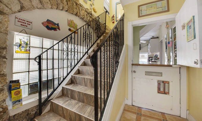 Hollywood Hotel | The Coral House Motel