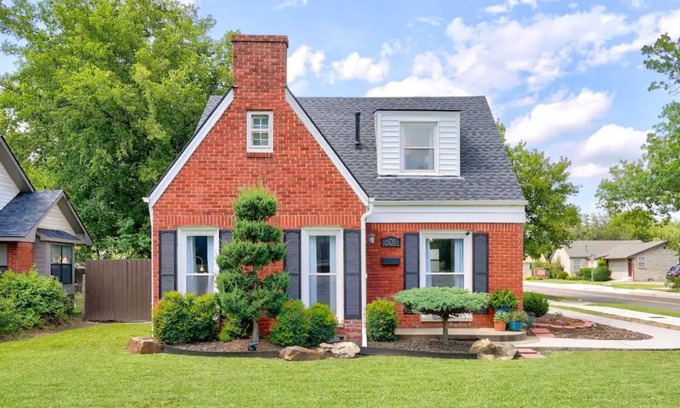 Norman Cabaña | The Corner Cottage