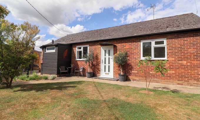 Ufford Cabaña | THE CORNER HOUSE, pet friendly, with a garden in Woodbridge