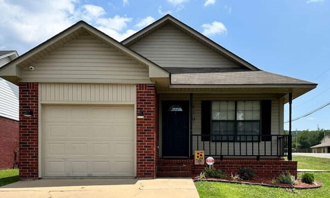 Russellville Casa | The Corner View: Cute, Clean and Cozy Home!