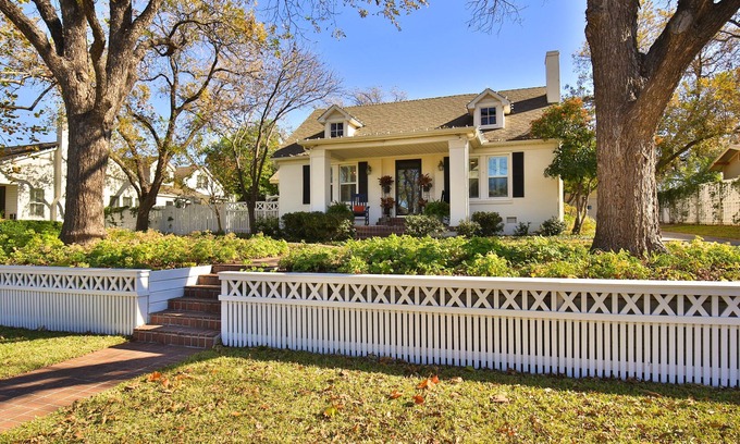 Sayles Blvd. Area Casa | The Cottage at Eleven09 - Una excelente experiencia de huésped en el histórico Abilene