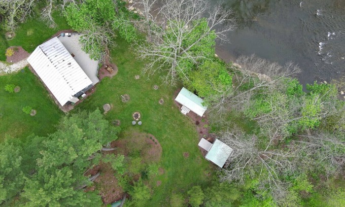 Howard Cabaña | The Cottage at River's Bend