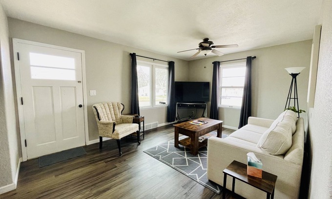 Sioux Falls Casa | The Cottage on Lowell, Near I-229, Sleeps 6, Dog Friendly