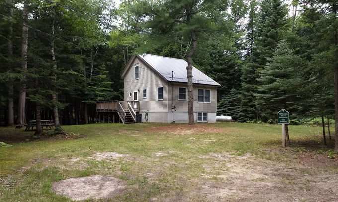 Posen Casa | The Cottage on Pine Ln @ Hemlock Hills en Mill Pond, cerca del lago Sunken con 2 kayak